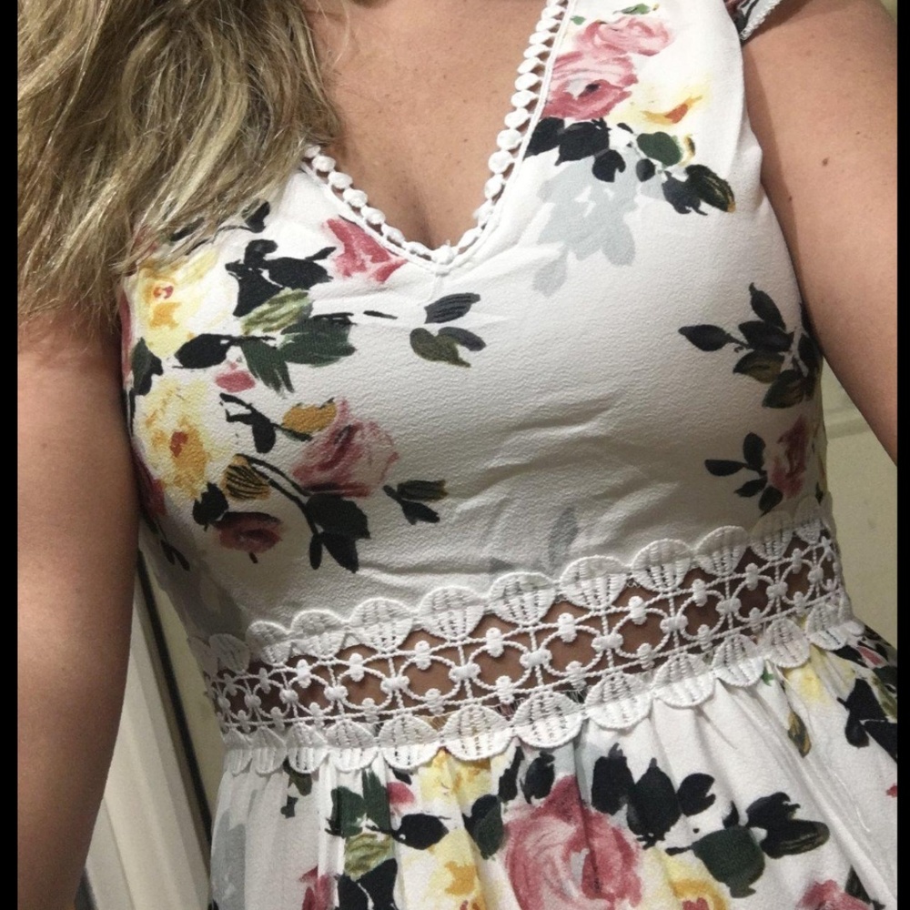 {💥SALE}Backless Floral Maxi Dress(M) - Picture 3 of 8